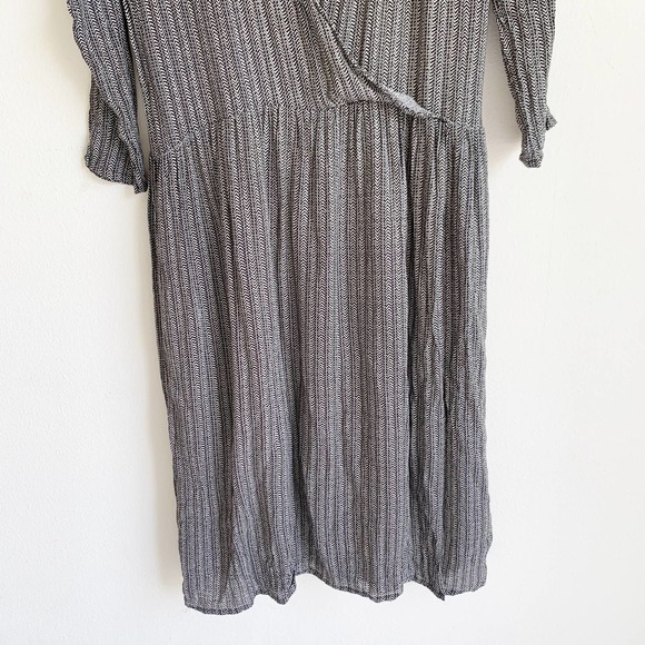 Suzie Winkle Chevron Midi V Neck Dress - Picture 7 of 9